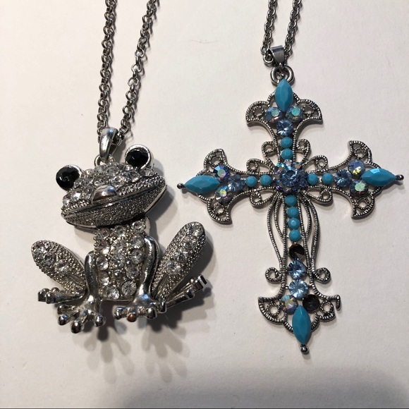 Bundle of necklaces - frog and cross - Picture 2 of 15